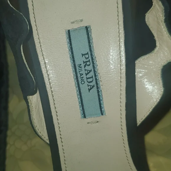 Prada shoes black Prada shoes black heel comes with pra original shoe protector - Picture 4 of 16